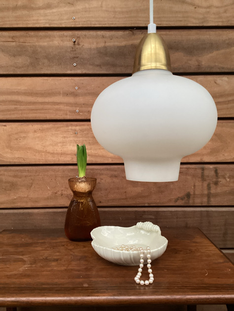 #lampe#danishdesign#lyfa#overfangsglas#elfensfarvetglas#opalglas#messing#antik #tilsalg#sælges #lampe #køkkenlampe#pendel#vintagelamp#lyfa #lyfalamp #vintage #belysning#vintage#holmegaardlampe#holmegaard#midcenturymodern#danishmodern#genbrug#midmod #classic#interiordesign#homedecor#vejle#paulinekdk#tulipanlampe