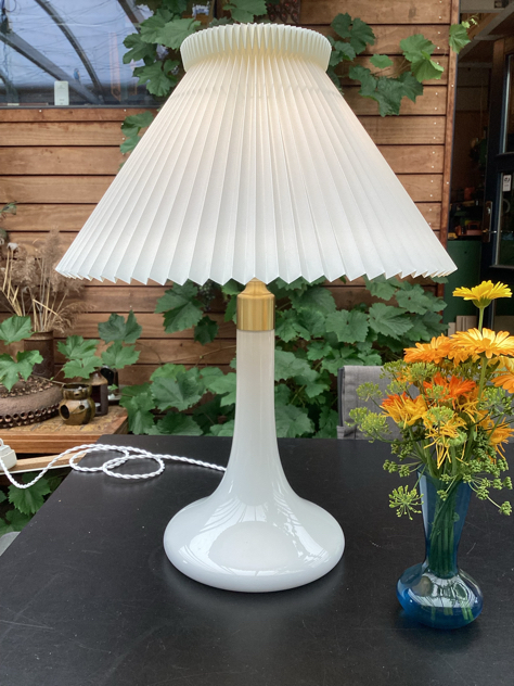 #holmegaardlampe #holmegaardbordlampe#opalineglass#opalglas #poulchristiansen#lamp363#holmegaardglasværk#holmegaardglas#leklint #vintage #vintageglas #midmod#interiør #boligindretning #tilsalg #sælges #forsale #genbrug#indretmedgenbrug #paulinekdk #vejle