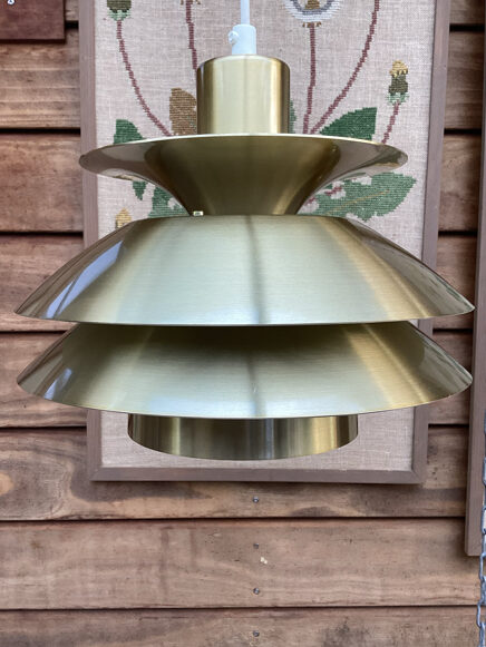 #jeka#jekalamper#frandsenlamper#jekalamp#formlightlamp#belysning#pendel#loftlampe#johammerborg #fogmorup #danishdesign #danishlamp#superlight #skalalamp#vintagelamp #brass #danishdesign#midcenturymodern #danishmodern #tilsalg #sælges #forsale#loppefund #genbrug #midmod #classic #interiordesign#homedecor#paulinekdk #vejle#jekaverona