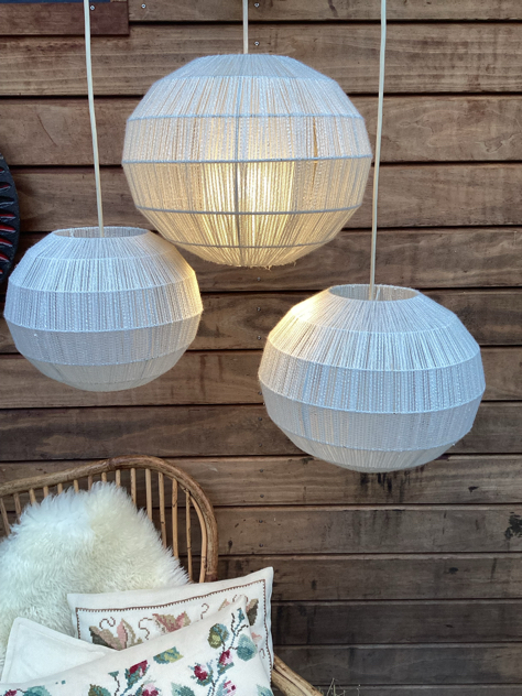 #ibfabiansen#jutependel#pendelmedstof#danishdesign#indretmedgenbrug#rispapirlampe#hyggelampe#hyggebelysning#køkkenlampe#opalglas#opaline#midmod#belysninh#vintage#interiør#boligindretnin