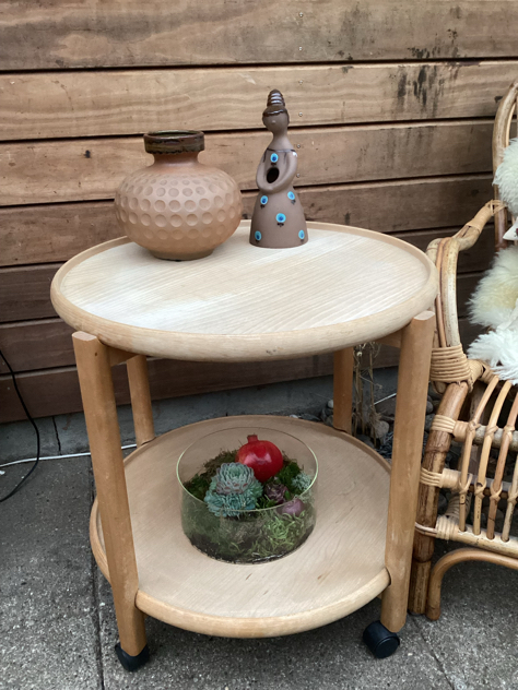 #bakkebord#tray#bakke#bøg#bordibøg#beechtable#sofabord#sofabordmedhjul#mahogany#traytable#paulinekdk#vejle#indretning#indretmedgenbrug#interiør#danishdesign#vintage#genbrugsguld#teak#bakkeborditeak#teakbarbord