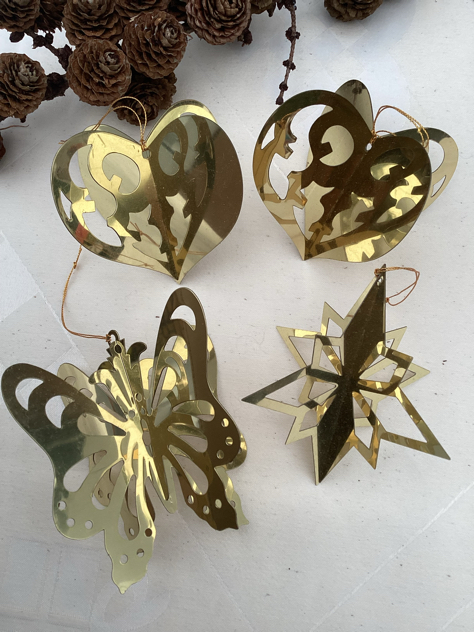 #adventsstage#englestage#messingpynt#perleklokke#perlepynt#juletextil#juletræsfod #jul#julebroderi#julepynt#hækletpynt##julidanmark#jul2024#juleting #juletræ#kalenderlys#kalenderstage#vintagejul #julepynt #støbejern#tilsalg #sælges #forsale #juletræsfodijern #paulinekdk #vejle