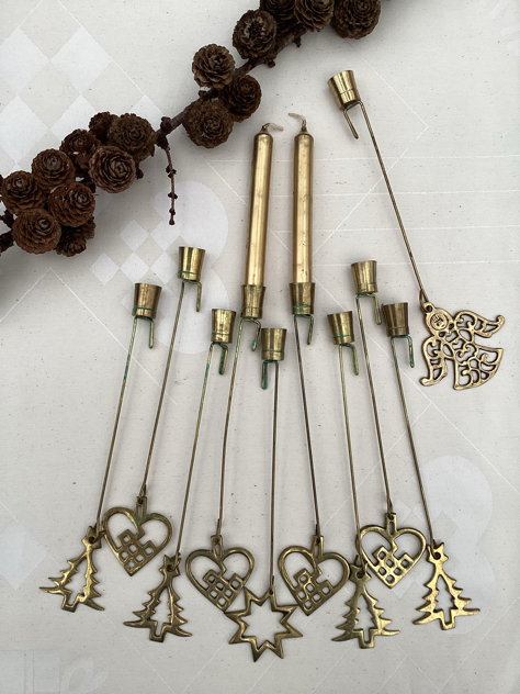 #juletræsfod #jul #julidanmark #jul2024#lysholder#juleting#juletræ#kalenderlys#kalenderstage#vintagejul #julepynt#støbejern#tilsalg #sælges #forsale #juletræsfodijern#paulinekdk #kuglestage#tobiasjacobsendesign#Vejle#daellsvarehus#messing#messingoohæng#messingjulepynt