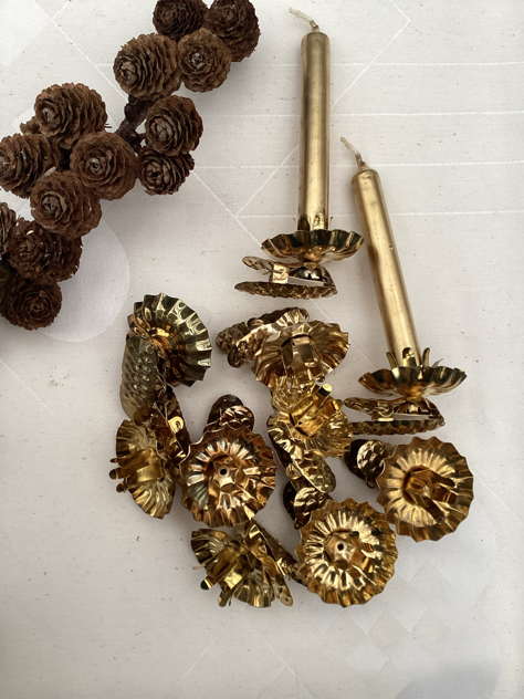 #juletræsfod #jul #julidanmark #jul2024#juleting#juletræ#kalenderlys#kalenderstage#vintagejul #julepynt#støbejern#tilsalg #sælges #forsale #juletræsfodijern#paulinekdk #lysholder #kuglestage#tobiasjacobsendesign#Vejle#daellsvarehus#messing#messingoohæng#messingjulepynt