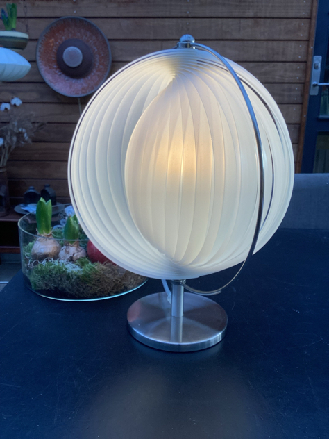 danatwister.jpg #danalight#danalighttwister#twister#moonlampe#moonlampe#spaceage#midmod#danishdesign#interiør#boligindretning#bæredygtig#indretmedgenbrug#mdeindenmark#bordlampe#belysning#akryl#akryllampe#acryliclamp#paulinekdk
