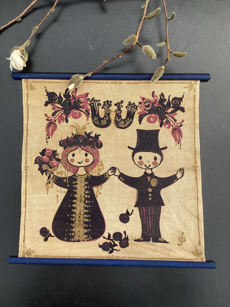 #vintage #vægophæng #trykpålærred #schöbel#vægtæppe#vægkunst#walltapestry#wallhanging #hansjurgenschobel #peacock#hansjürgenschöbel #sødahl #södahlvintage #midmod #danishdesign #scandinaviandesign #indretning #interiør #boligindretning #boligtekstil #tekstilkunst #paulinekdk #vejle