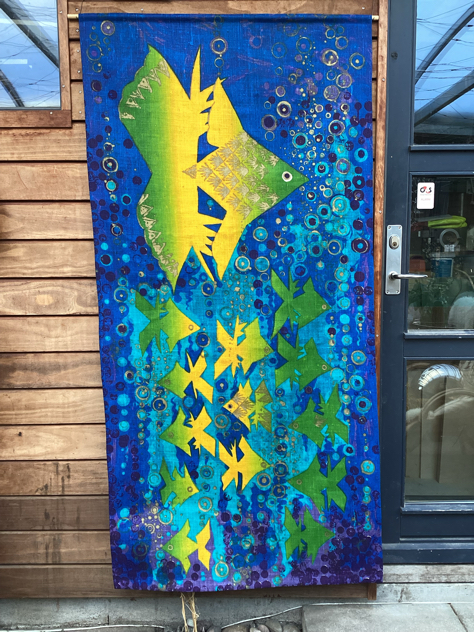 #vintage #vægophæng #trykpålærred #schöbel#vægtæppe#vægkunst#walltapestry#wallhanging #hansjurgenschobel #peacock#hansjürgenschöbel #sødahl #södahlvintage #midmod #danishdesign #scandinaviandesign #indretning #interiør #boligindretning #boligtekstil #tekstilkunst #paulinekdk #vejle
