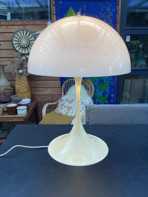 #panton#vernerpanton #panthella#panthellalamp #panthellafloor#midmod #danishdesign#scandinaviandesign #interiør#indretning #boligindretning#belysning #gulvlampe #paulinekdk#vejle #tilsalg #sælges #forsale