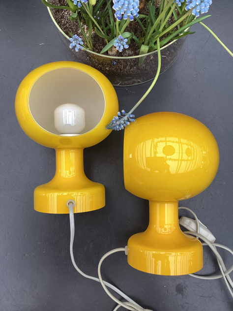 pakker omhyggeligt ind. #holmegaard#holmegaardlampe#astronautlampe#michaelbang#væglampe#bordlampe#glaslampe#holmegaardglasværk #danishdesign#vintage#midmod#paulinekdk#indretning#interiør#secondhand#bæredygtig#vejle