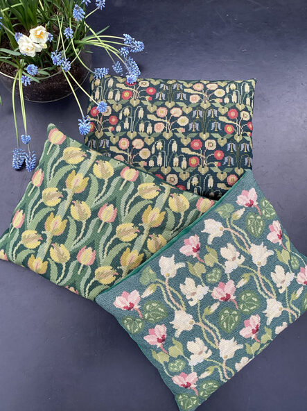 #søholm#søholmburgundia #ejnarjohansensøholm #haandarbejdetsfremme #christianehæk #broderedepuder #holmegaard#køkkenpendel#skomagerlampe#emalje#louispoulsen #vintagelamp #belysning #pendel #vintage #midcenturymodern #danishmodern #tilsalg #sælges #forsale #genbrug #midmod #classic #homedecor #bæredygtig #indretning #indretmedgenbrug #paulinekdk #vejle