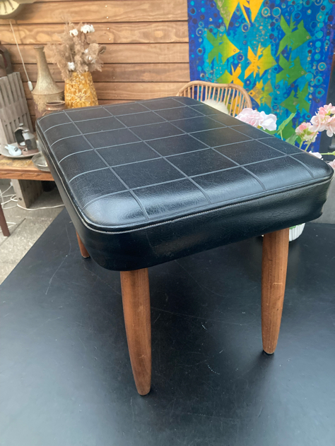 #armstol#spisestuestol#stolmedarmlæn#teakstol #thomasharlev #model213 #farstrup #skammel#teakskammel#skammeliteak#skai#skammelmedskai#farstrupstole#farstrupmøbler#teak#teakstol#skai#midmod#designclassic #1960s#indretning#interiør#boligindretning#paulinekdk#vejle#