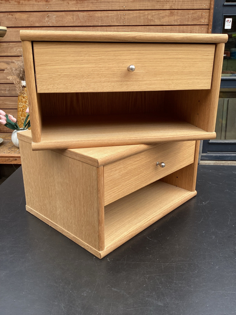#væghængtsengebord#floatingnightstand #hammelmøbelfabrik #sengebordieg#sengebordeiegetræ #mistral#mistralsengebord#johammerborg #fogmorup #danishdesign #danishlamp #vintagelamp #brass #danishdesign #midcenturymodern #danishmodern #tilsalg #sælges #forsale #loppefund #genbrug #midmod #classic #interiordesign #homedecor#paulinekdk #vejle