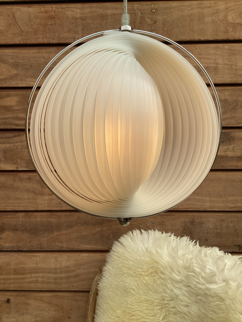 twister.jpg #danalight#danalighttwister#twister#moonlampe#moonlampe#spaceage#midmod#danishdesign#interiør#boligindretning#bæredygtig#indretmedgenbrug#mdeindenmark#bordlampe#belysning#akryl#akryllampe#acryliclamp#paulinekdk