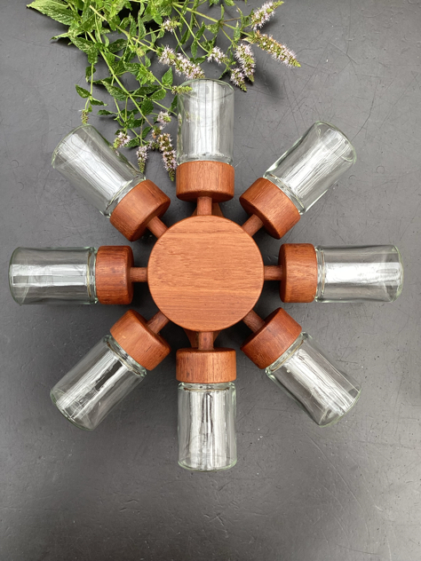 #danskdesign#danishmodernstyle#danishfurniture#danishmodern#midcenturydecor #midcentury #midcenturydesign#midcenturystyle #scandinaviandesign#madeindenmark#boligindretning#digsmed#digsmedkrydderiglas #digsmedkrydderikarussel #digsmedkrydderihjul#spicewheel#paulinekdk#vintage