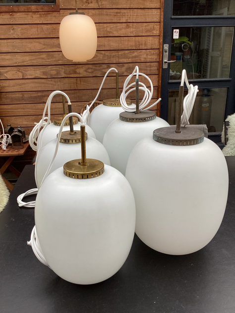 #bentkarlby #peanutlamp#kinalampevilhelmwohlert#satellitlampe#vilhelmwohlertlampe#holmegaard#opalglas#køkkenlampe#glashuttelimburg#lysekrone#chandelier#kaiserleuchtrn#poulchristiansenlampe#leklint#leklintlampe#lyfa#bordlampe#vintage#paulinekdk