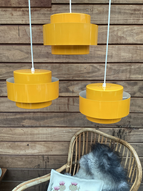 SMUKKESTE pendler – model Juno af Jo Hammerborg for Fog & Mørup, mærke herfra. Rainbow Line, 1969. Lamperne er i FLOT vintage stand med yderst FÅ brugsspor; små mærker i malingen på undersiden. Ingen buler. Farven afspejles bedst på billede 3. ⭐️PRIS: 1500kr/STK MÅL: Ø24,5 cm, H16 cm. E27 fatning. Monteret med NYE ledninger. 📦Sender gerne - pakker omhyggeligt #junolamp#junocopper#copperlamp#brass #messinglampe#kobberlampe#johammerborg#fogmorup #danishdesign#danishlamp #rainbowline #messing#skalalamp#vintagelamp #brass#danishdesign #midcenturymodern#danishmodern #tilsalg #sælges#forsale #loppefund #genbrug#midmod #classic #interiordesign#homedecor#paulinekdk #vejle