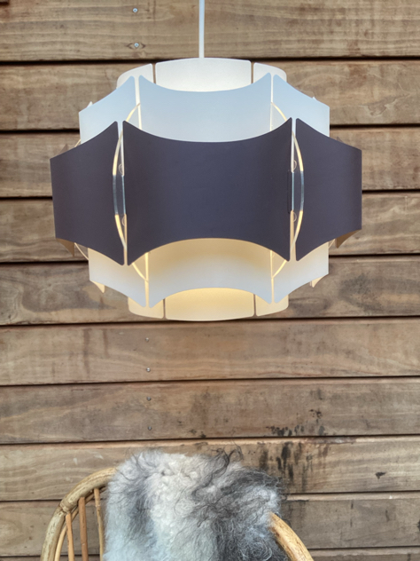 prisma.jpg #hoyrup #hoyruplight #larsschioler larsschiøler #vintagelamp#pvclamp #balletlamp #butterflylamp #belysning #pendel#vintage #vintage #messing #midcenturymodern#danishmodern #tilsalg #sælges #forsale #loppefund#genbrug #midmod #classic #interiordesign #homedecor#bæredygtig #indretning #indretmedgenbrug