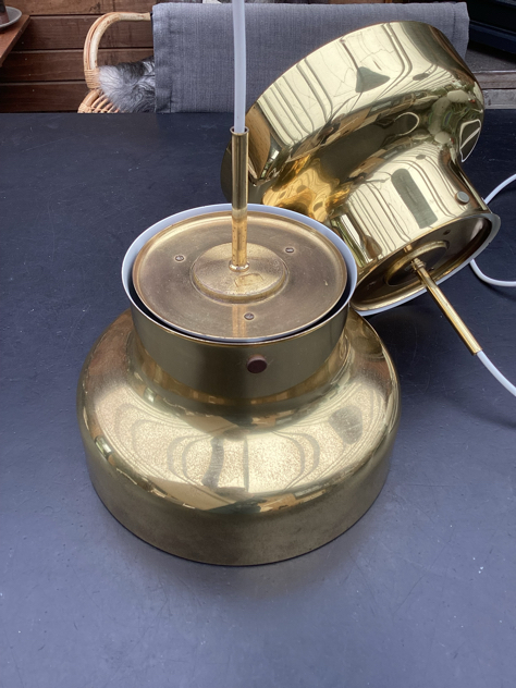 bumling25.jpg paulinek.dk Bumling, Anders Pehrson: 2 smukke Bumlings i messing - begge med bundgitre. FLOT vintage stand både ind- og udvendigt – ingen buler og yderst få ridser. Dog noget patinering, mørke områder - ikke forsøgt pudset op. ⭐️PRIS: 4000kr/SÆT. Sælges kun samlet MÅL: Ø25cm 📦Sender gerne – pakker omhyggeligt ind #bumling#bumlinglamp #anderspehrson #ateljelyktan #anderspehrsonateljelyktan #swedishdesign #vintage#danishdesign #danishlamp #vintagelamp #danishdesign #midcenturymodern #danishmodern #tilsalg #sælges #forsale #loppefund #genbrug #midmod #classic #interiordesign #homedecor#paulinekdk #vejle