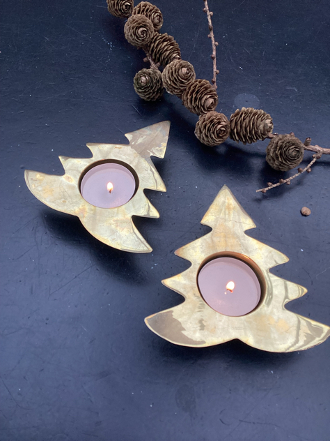 fyrfadsstage.jpg #adventsstage#westgermany#juletræsfod#vintage#erikgraeser#westgermanystage#jul#jul2025#adventsstageimessing #juletextil#juletekstil #södahl#södahlbetlehem#messingstage#messingadventsstage #Juletræstæppe#trykpålærred #hansjurgenschobel#hansjürgenschöbel #södahlvintage #midmod #danishdesign#scandinaviandesign #indretning #interiør #boligindretning#boligtekstil #tekstilkunst #paulinekdk #vejle