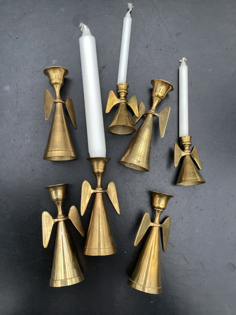 englestager.jpg #juletræsfod #jul #julidanmark #jul2025#juleting#juletræ#kalenderlys#kalenderstage#vintagejul #julepynt#støbejern#tilsalg #sælges #forsale #juletræsfodijern#paulinekdk#Vejle#daellsvarehus#messing#messingophæng#messingjulepynt#messingengle#messingpynt#engel#engle