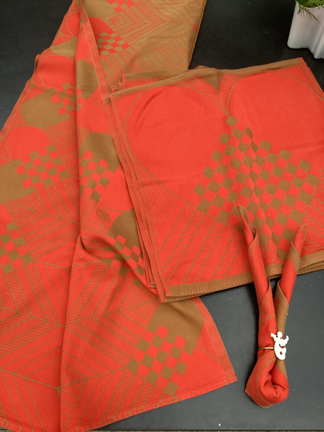 #dækketallerkner#messing#pletsølv#sølvplet#teak#dækketallerken#servietring#servietringeisølv #servietringeimessing#georgjensen#georgjemsenjukedug#georgjensenmundservietter#georgjensendamask#damaskdug#kimnaver#kimnaverdesign#champagnekøler#coasters#drinksbakke#borddækning#nytårsbord#julebord#julidanmark#Indretning#interiør#vejle#paulinekdk#svane#svaneisølv#svaneservietring