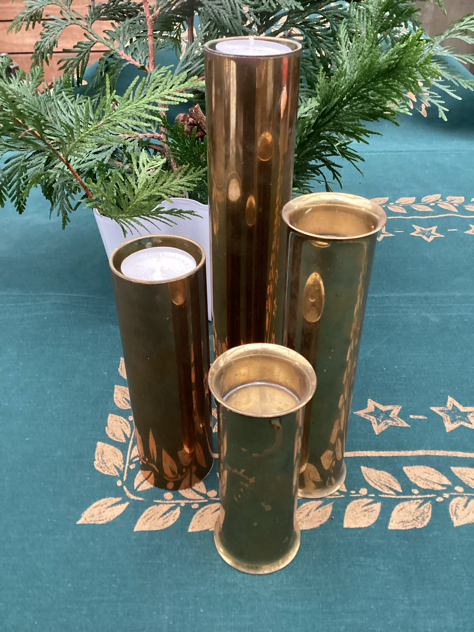 cylinderstager.jpg #juletræsfod #jul #julidanmark #jul2025#juleting#juletræ#kalenderlys#kalenderstage#vintagejul #julepynt#støbejern#tilsalg #sælges #forsale #juletræsfodijern#paulinekdk#Vejle#daellsvarehus#messing#messingophæng#messingjulepynt#messingengle#messingpynt#engel#engle