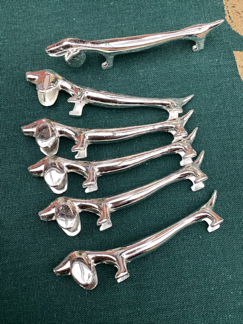 #dækketallerkner#messing#pletsølv#sølvplet#teak#dækketallerken#servietring#servietringeisølv #servietringeimessing#gullakruf#knivbænke#knivbænkeikrystal#isspand#isspande#vinkøler#champagnekøler#coasters#drinksbakke#borddækning #nytårsbord#julebord#julidanmark#Indretning#interiør#vejle#paulinekdk#svane#svaneisølv#svaneservietring