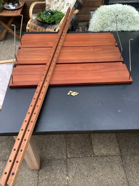 #vægreol#vægreoliteak#cadovius#cadoviuswallunit #pssystem#pssystemwallunits#teak#palisander#bordlampe#væglampe#sengelampe#johammerborg #fogmorup #danishdesign #danishlamp #vintagelamp#brass #danishdesign #midcenturymodern #danishmodern#tilsalg #sælges #forsale #loppefund #genbrug #midmod#classic #interiordesign #homedecor#vejle