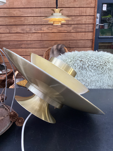 #mediobrass#mediolamp#brass #messinglampe#johammerborg #fogmorup #danishdesign #danishlamp#messing #skalalamp#vintagelamp #brass #danishdesign#midcenturymodern #danishmodern #tilsalg #sælges #forsale#loppefund #genbrug #midmod #classic #interiordesign#homedecor#paulinekdk #vejle