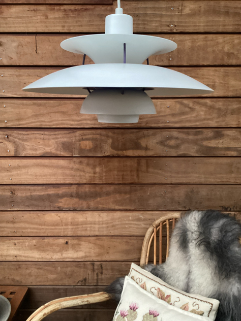 #ph5 #danishdesign#ph43#ph5white#ph5blanc #ph5hvid#vintagelamp #vintage #belysning #phlamp #belysning #pendel #vintage #midcenturymodern #danishmodernt #ilsalg #sælges #forsale #genbrug #midmod #classic #interiordesign #homedecor #bæredygtig #indretning #indretmedgenbrug #paulinekdk #vejle#louispoulsenph5 l#ouispoulsen