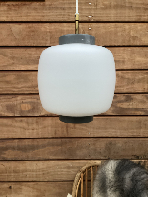 #vilhelmlauritzen#radiohuspendel#louispoulsen#madeindenmark#opalglas