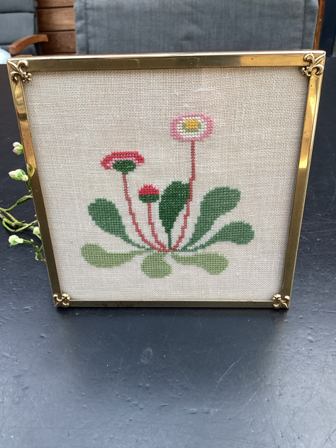 #broderi #broderiiramme#blomsterbroderi #broderetbillede#bellis
