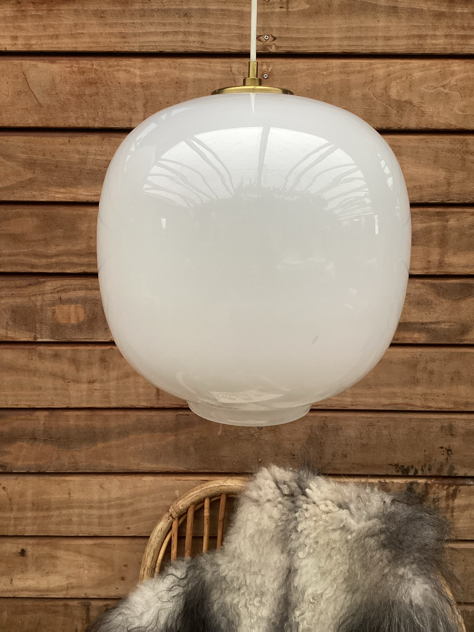 #vilhelmlauritzen#radiohuspendel#louispoulsen#madeindenmark#opalglasopalinelyfabelysningopalpendellysekronechandeliermessingbrassscandinaviandesigndanishdesigninteriørindretningboligindretningvintagemidmoddesignclassic designclassicsvejlepaulinekdk