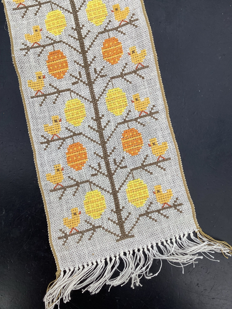 #påske2026#dækkeservietter#inkaprint#påske#påskeløbersödahlpåskeservietterpåskebordpåskedugperlepyntmadeindenmark vintage paulinekdkmidcenturymodern danishmodern tilsalg sælges forsale loppefund genbrug midmod classic interiordesign homedecor bæredygtig indretning indretmedgenbrug