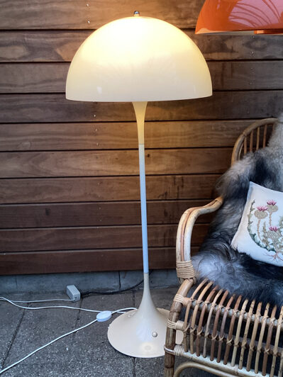 #panton#vernerpanton #panthella#panthellalamp#panthellafloormidmod danishdesignscandinaviandesign interiørindretning boligindretningbelysning gulvlampe paulinekdkvejle tilsalg sælges forsale