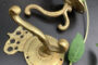 Messingknager m/kroner