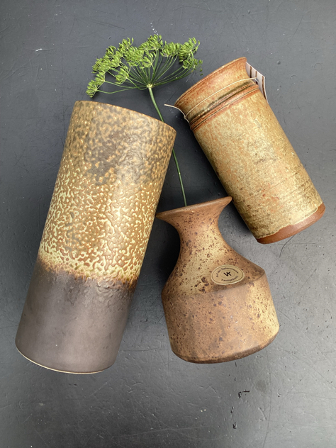 #tromborgkeramik #keramik #cylindervase #udstoppetfugl #musvit vintagekähler svendhammershøilampe svendhammershøiforkähler michaelandersenlehmannkeramikmichaelandersenkeramik rørstrandhelenabengtsson EinarJohansensmykkeskålmichaelandersenkeramik vase bordlampevintage madeindenmark vintagesøholmbordlampebordlampeikeramik