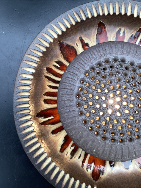 #keramikvæglampe #væglampeikeramik #keramiklampe#løvemose#løvemosekeramik danishdesign vintagelamp vintagekeramikstentøjkeramikvæglampeceramiclampmidmodinteriørindretningboligindretningvejlepaulinekdk